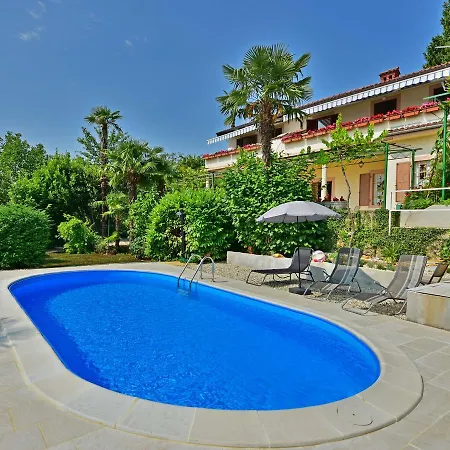 아파트 Zvonko-2 By Interhome